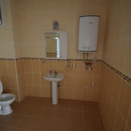 A&j Apartments- Aegean Heights 1 4bed Apartment
